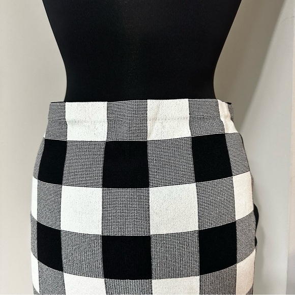Rachel Roy Black & White Monochromatic Plaid Mini Skirt in Size Medium - Picture 5 of 6